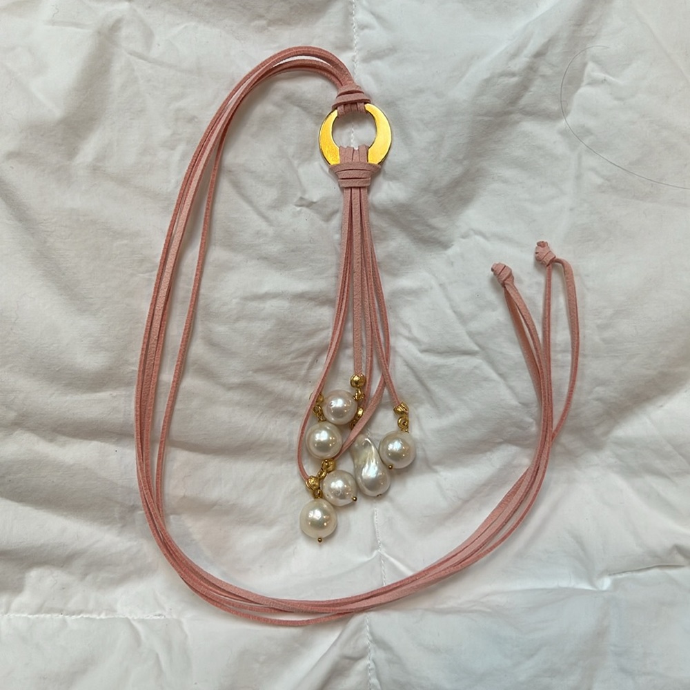 Suede and freshwater pearl necklace.